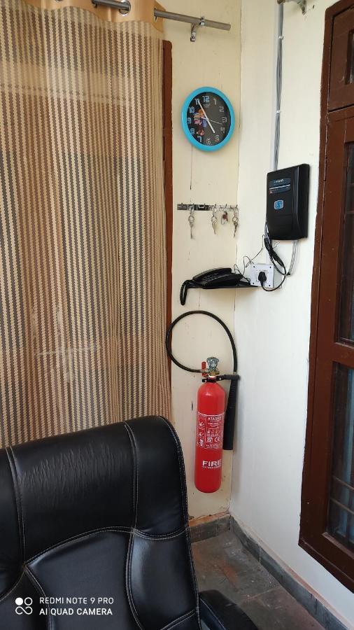 City Crown Guest House Sundarnagar Ngoại thất bức ảnh